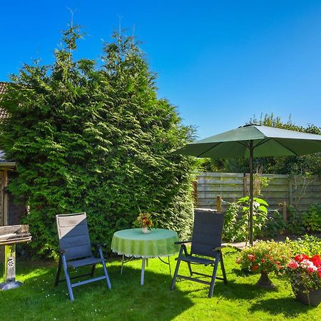 Ferienwohnung Im Haus Weinstock Esens Exteriör bild
