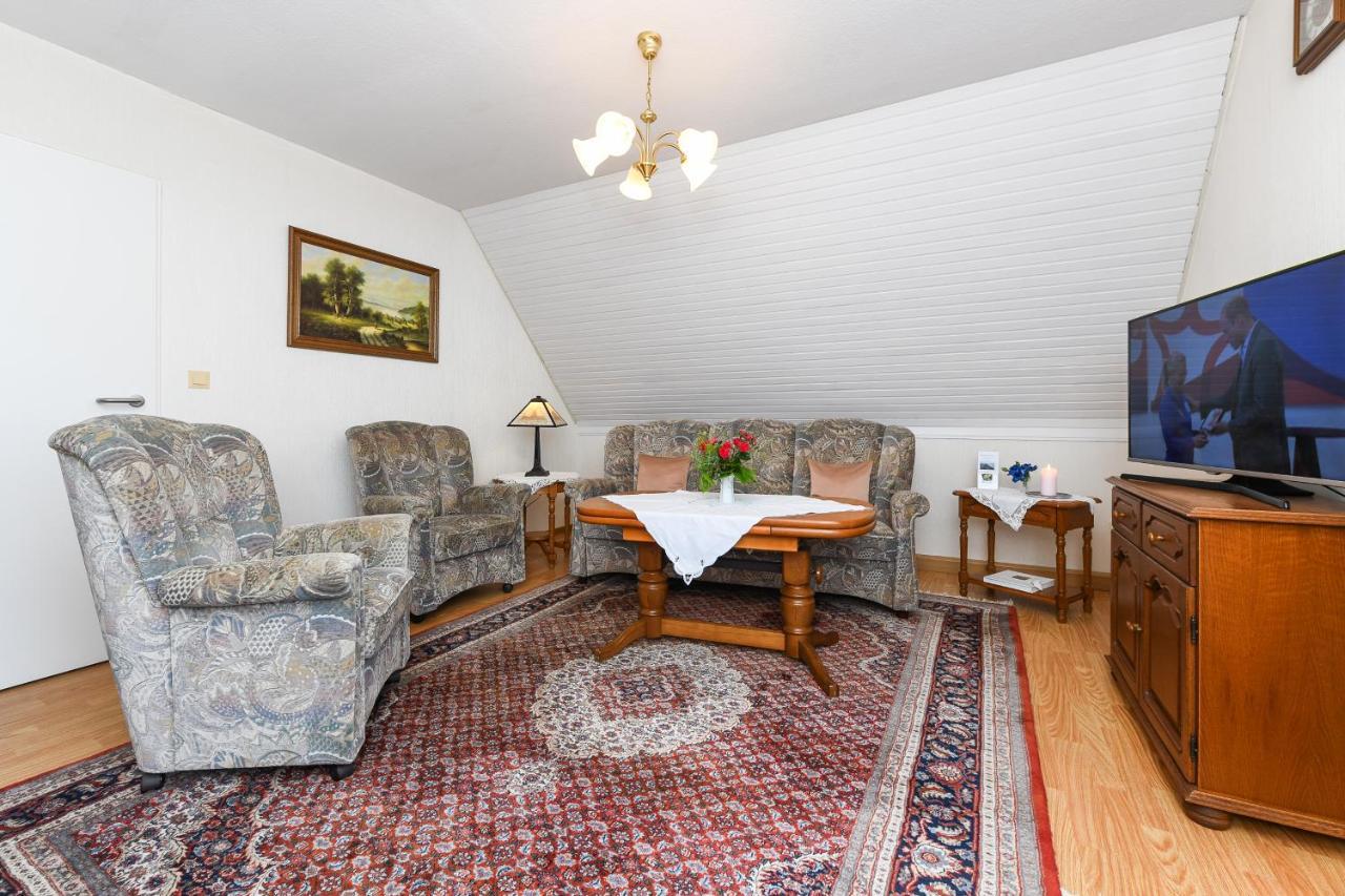 Ferienwohnung Im Haus Weinstock Esens Exteriör bild