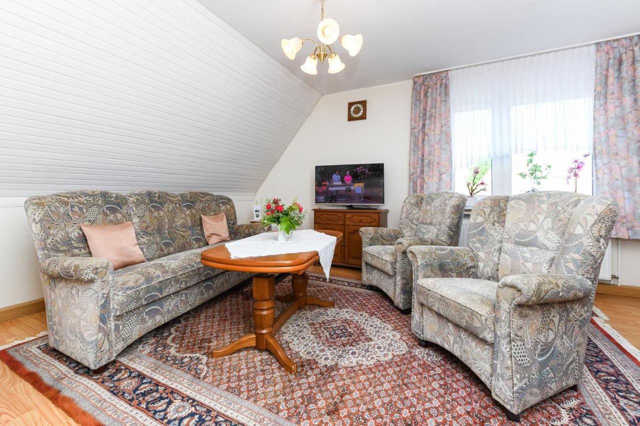 Ferienwohnung Im Haus Weinstock Esens Exteriör bild