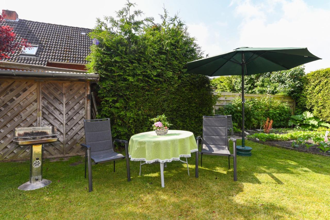 Ferienwohnung Im Haus Weinstock Esens Exteriör bild