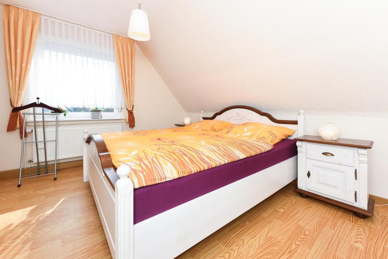 Ferienwohnung Im Haus Weinstock Esens Exteriör bild