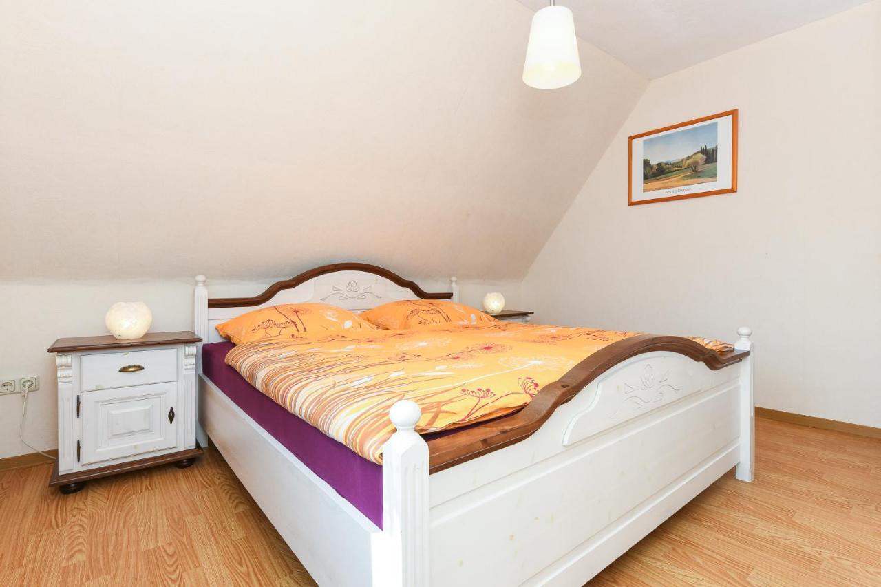 Ferienwohnung Im Haus Weinstock Esens Exteriör bild