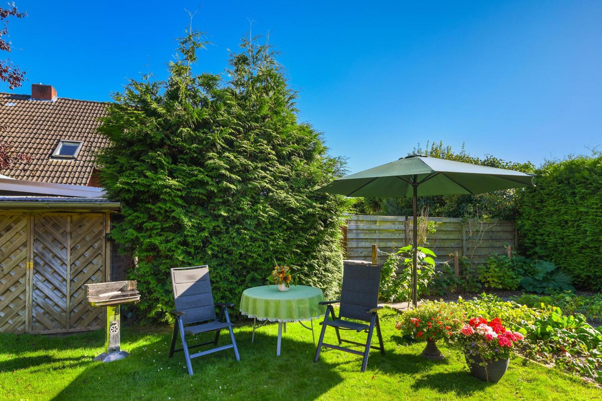 Ferienwohnung Im Haus Weinstock Esens Exteriör bild